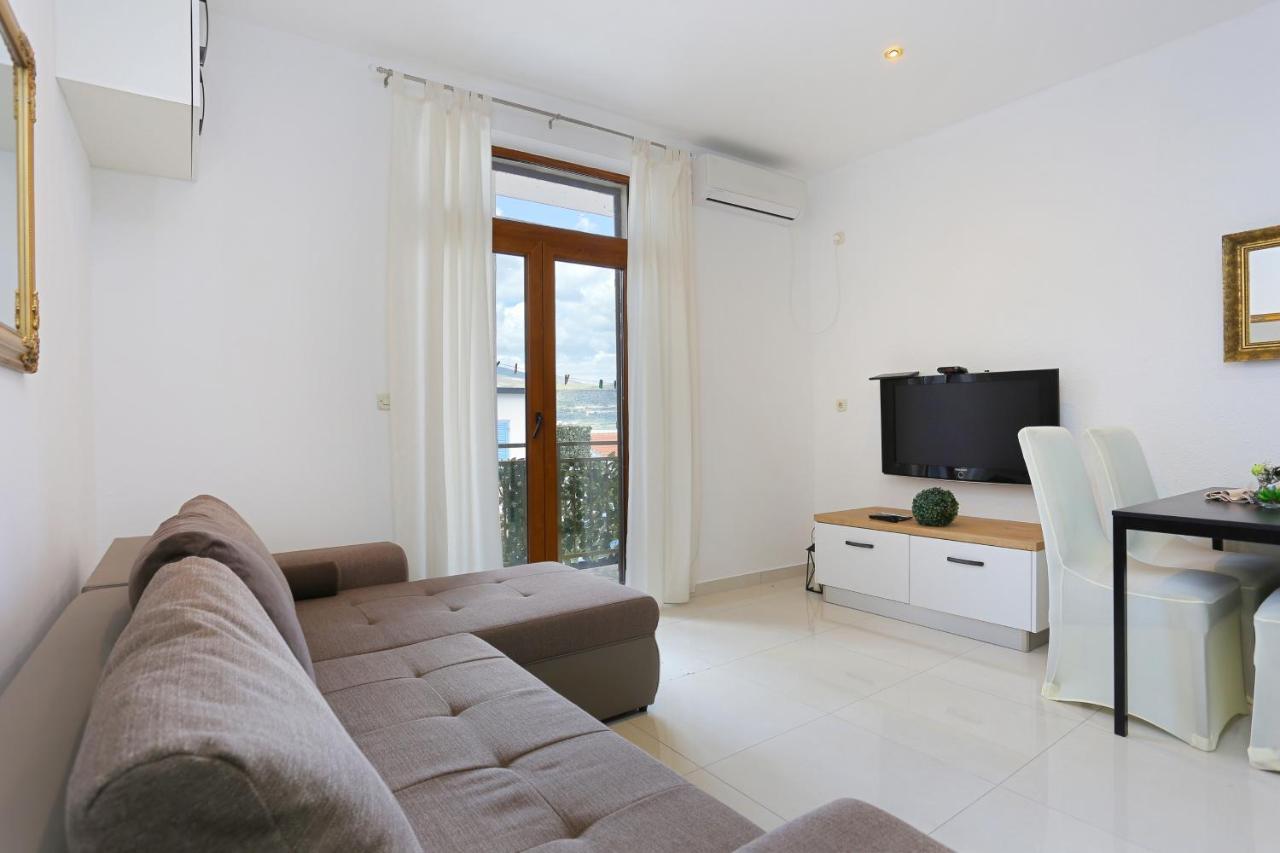 Apartments With A Parking Space Mastrinka, Ciovo - 4324 Trogir Exterior foto